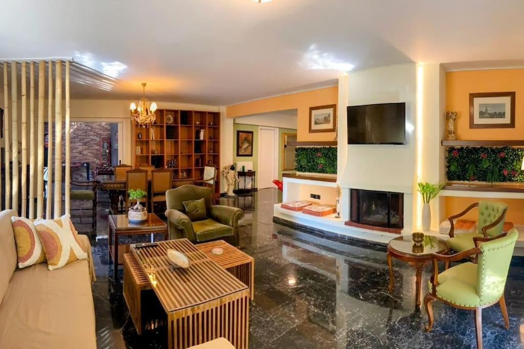 Sarakin'S Mansion Luxury Retreat Apartment Atena Exterior foto
